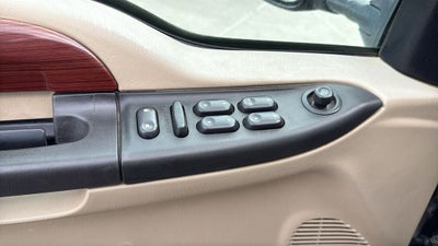 2006 Ford F-350SD Lariat DRW