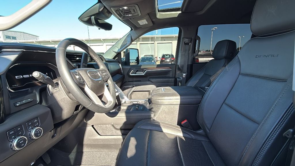 2025 GMC Sierra HD Denali