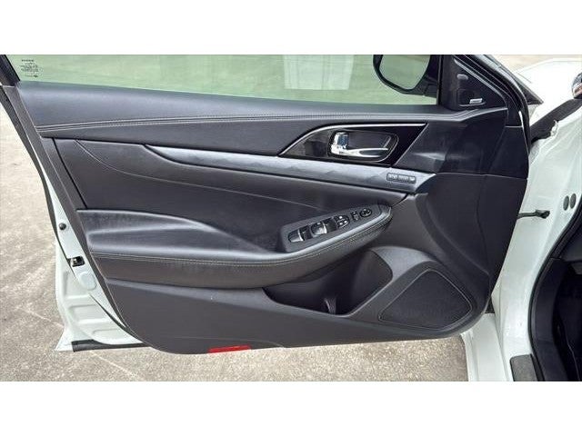 2023 Nissan Maxima Platinum