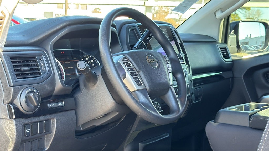 2022 Nissan Titan SV