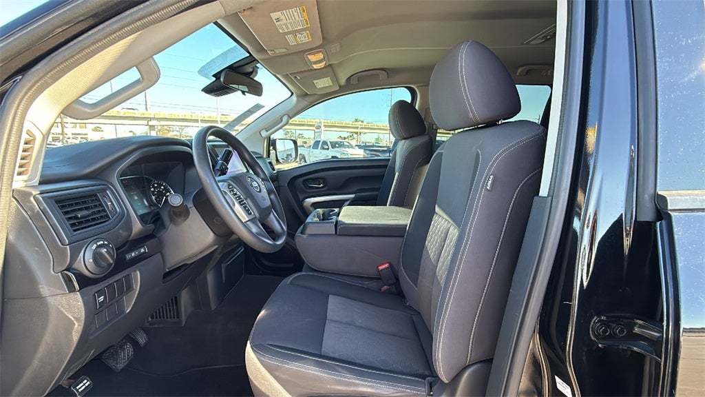 2022 Nissan Titan SV