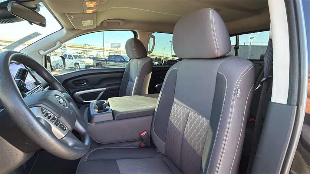 2022 Nissan Titan SV