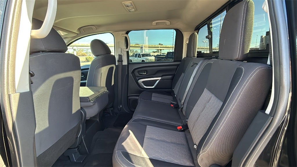 2022 Nissan Titan SV