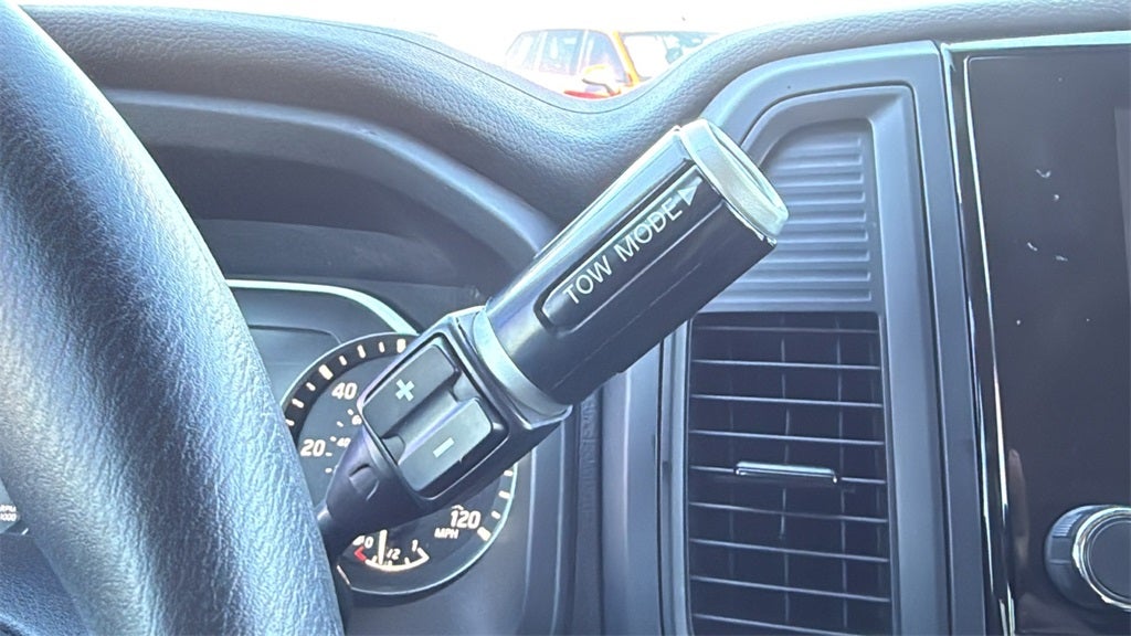 2022 Nissan Titan SV