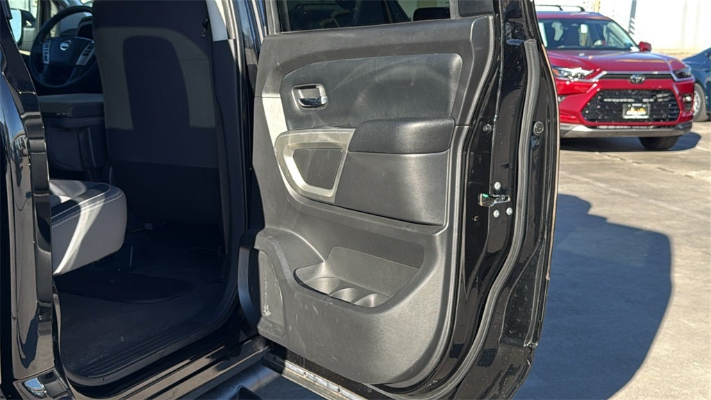 2022 Nissan Titan SV