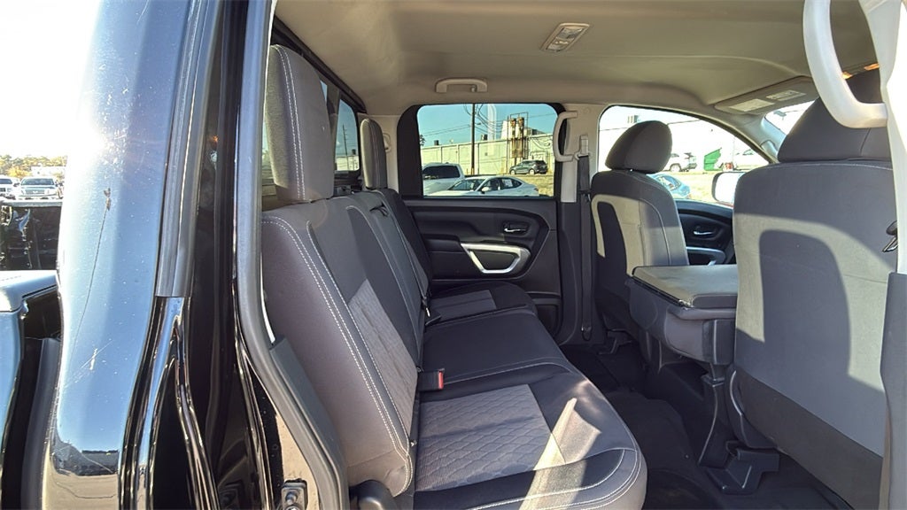 2022 Nissan Titan SV