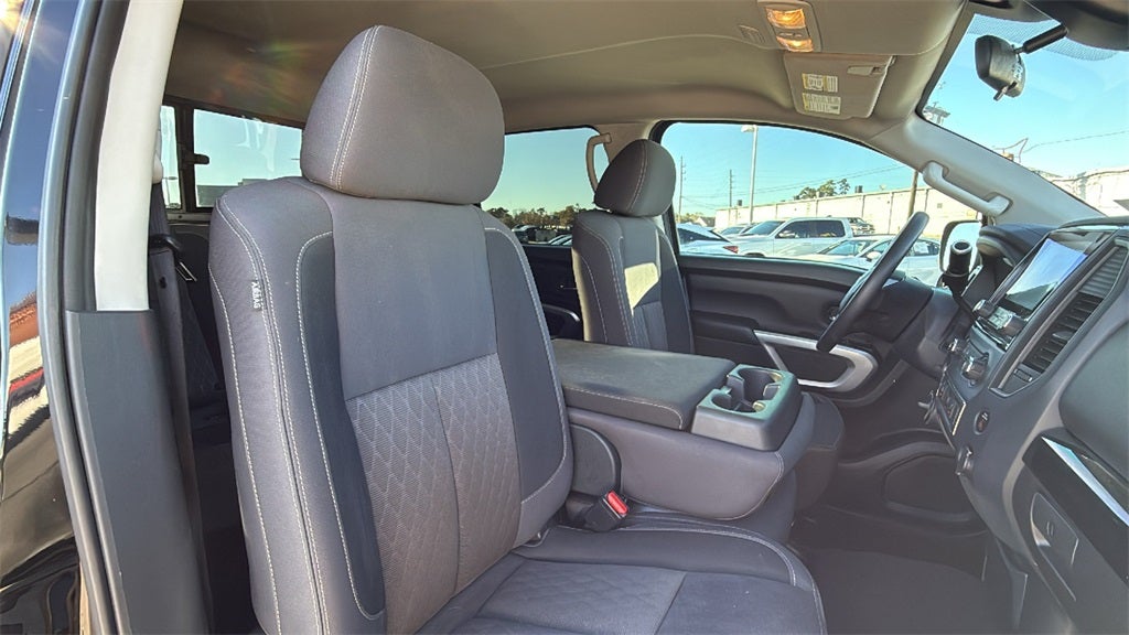 2022 Nissan Titan SV