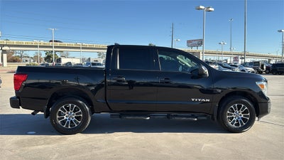 2022 Nissan Titan SV