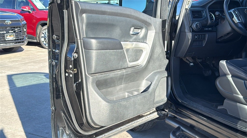 2022 Nissan Titan SV