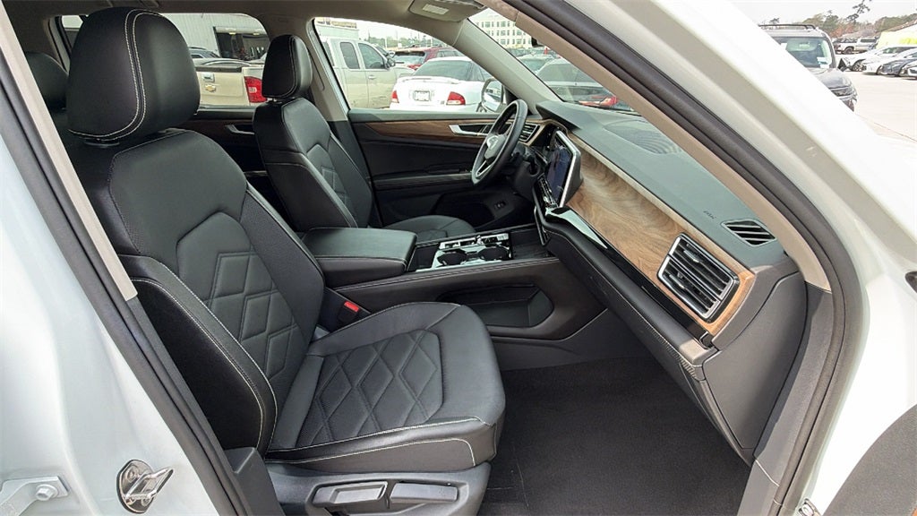 2025 Volkswagen Atlas 2.0T SE w/Technology