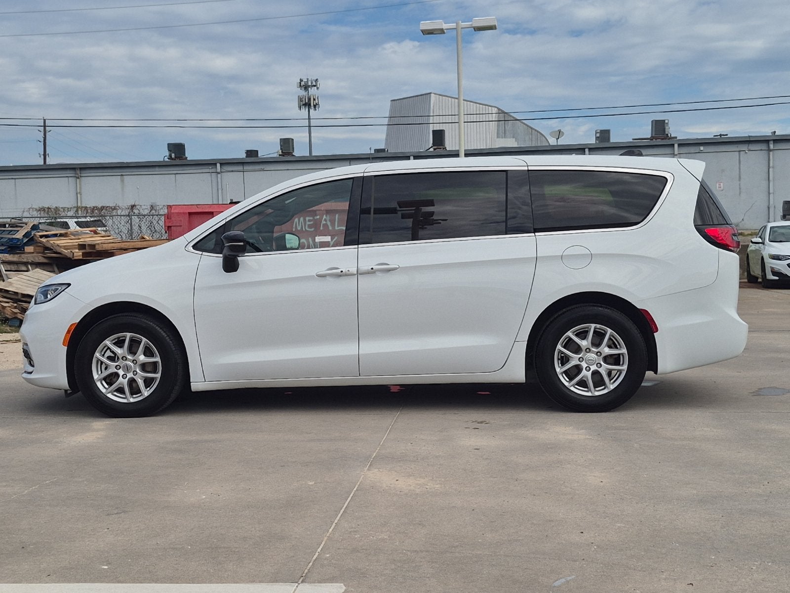 2026 Chrysler Pacifica Select