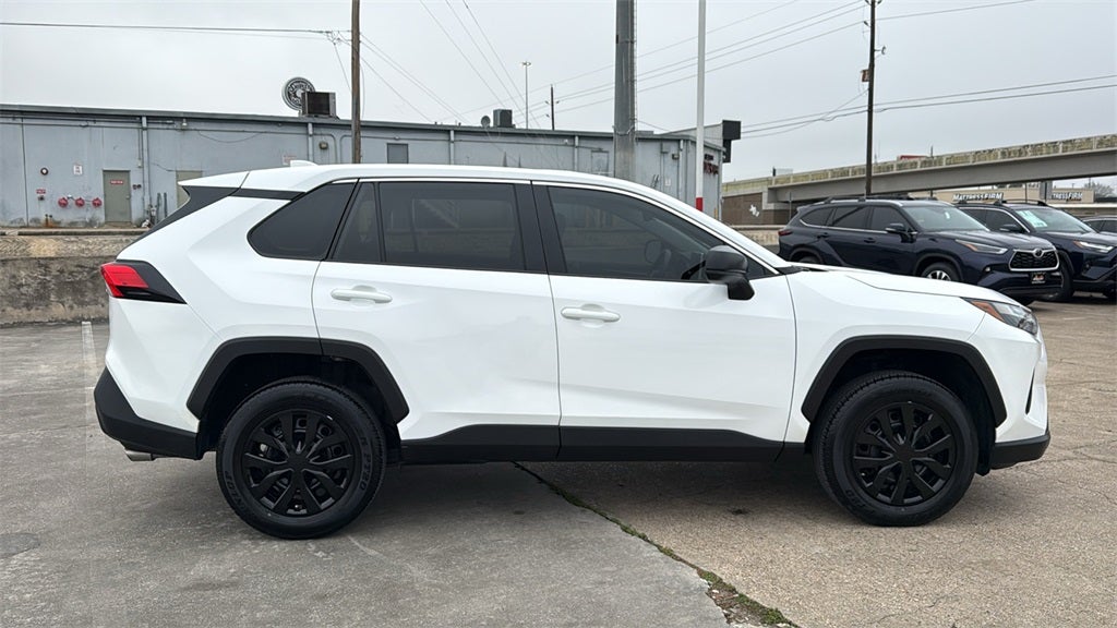 2025 Toyota RAV4 LE