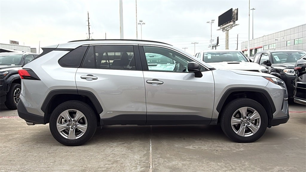 2025 Toyota RAV4 HYBRID LE