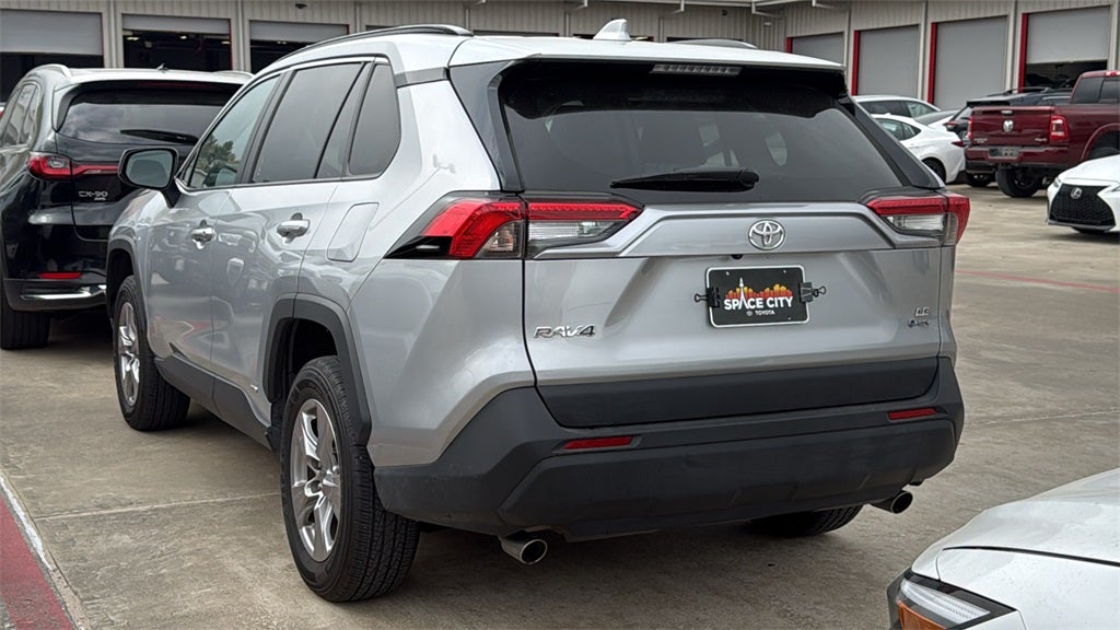 2025 Toyota RAV4 HYBRID LE