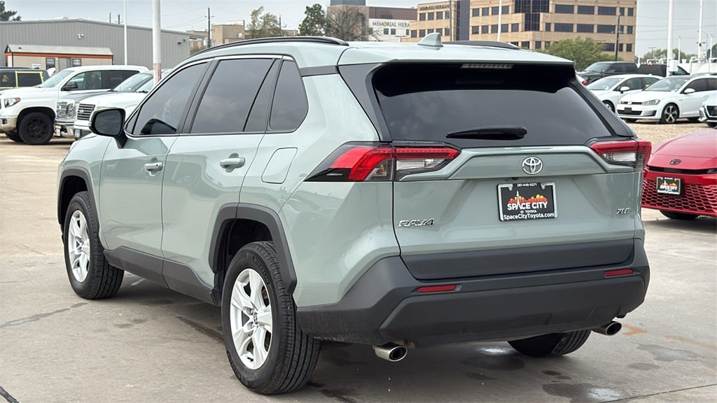 2021 Toyota RAV4 XLE