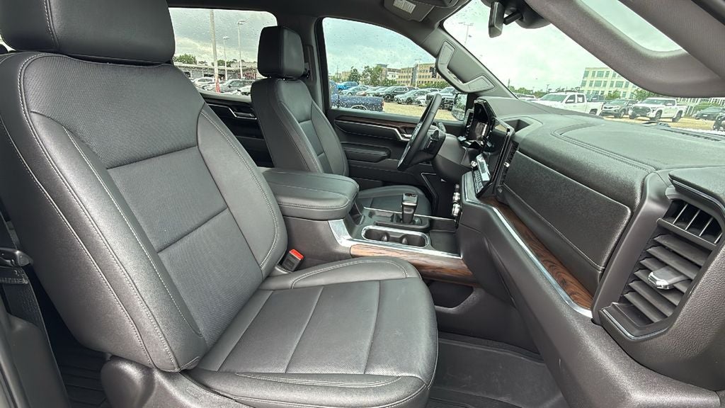 2025 GMC Sierra SLT