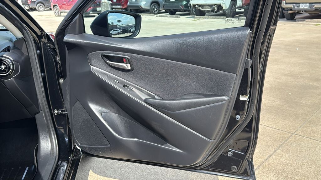 2020 Toyota YARIS HATCHBACK LE