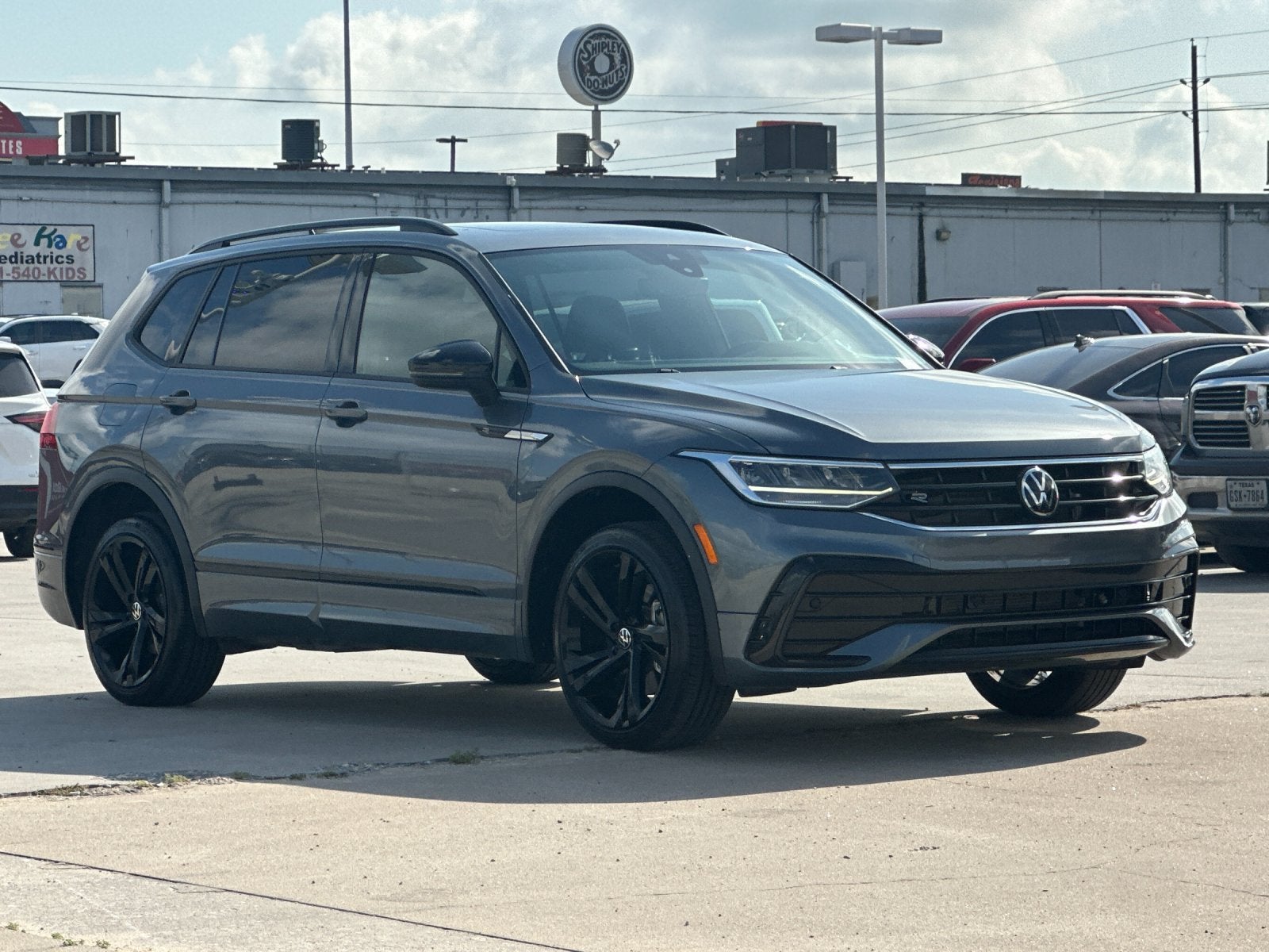 2023 Volkswagen Tiguan 2.0T SE R-Line Black