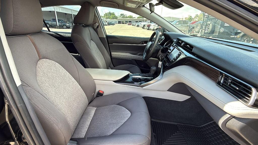 2019 Toyota CAMRY LE