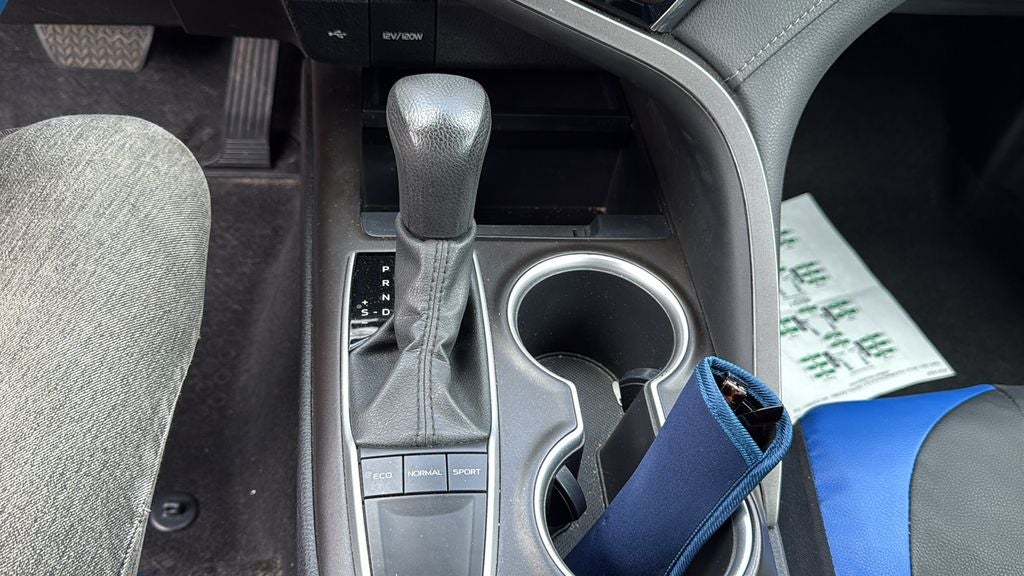 2022 Toyota CAMRY LE