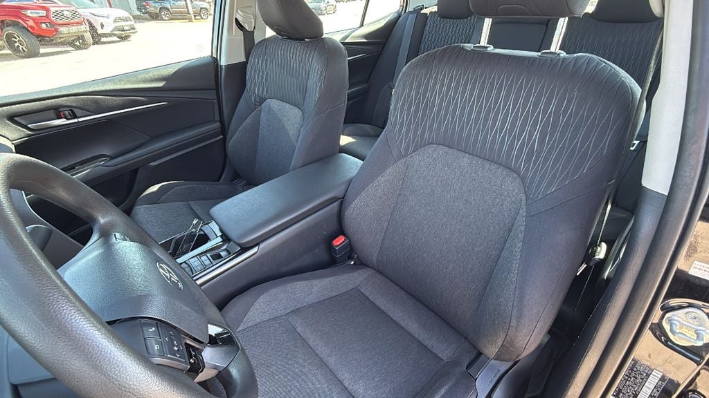 2025 Toyota CAMRY LE