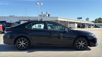 2024 Toyota CAMRY SE