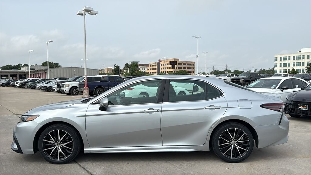 2024 Toyota CAMRY SE