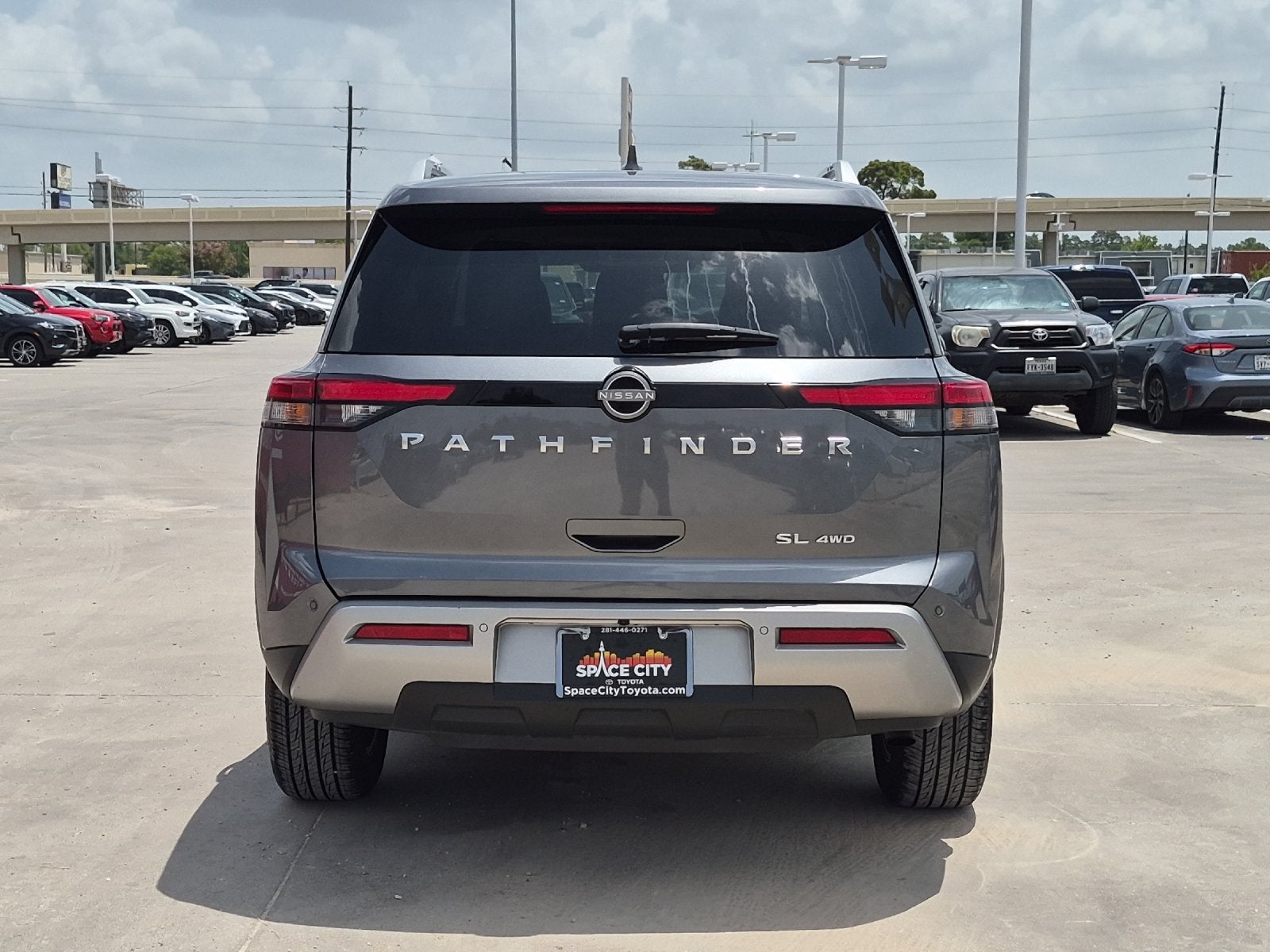 2025 Nissan Pathfinder SL