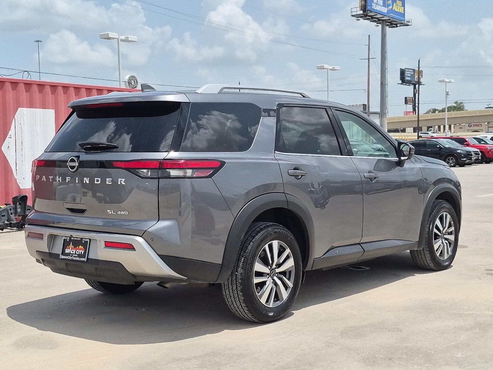 2025 Nissan Pathfinder SL