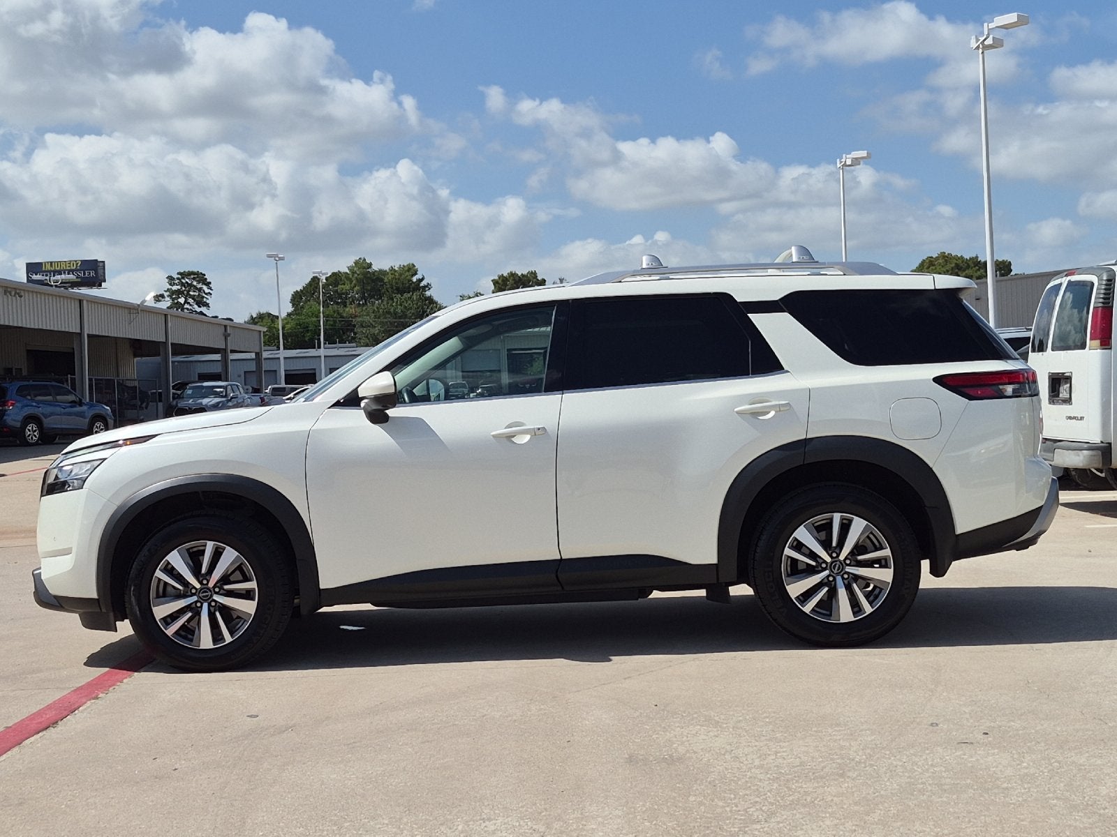 2023 Nissan Pathfinder SL