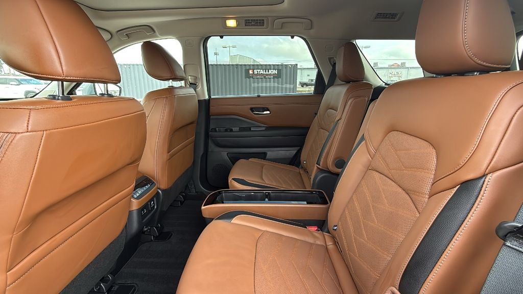 2025 Nissan Pathfinder Platinum