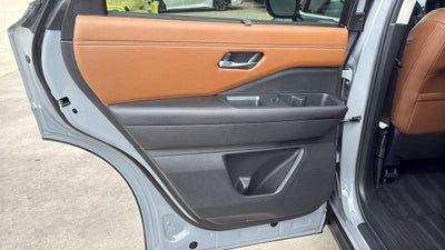 2025 Nissan Pathfinder Platinum