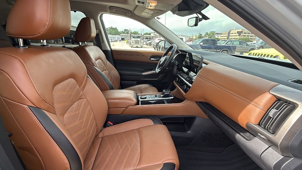 2025 Nissan Pathfinder Platinum