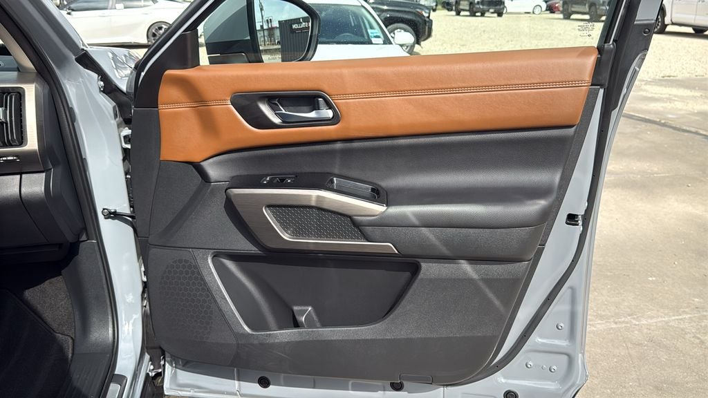 2025 Nissan Pathfinder Platinum