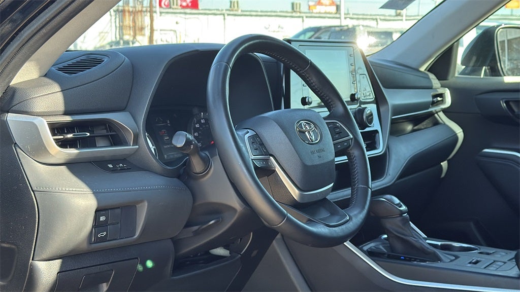 2022 Toyota HIGHLANDER LE