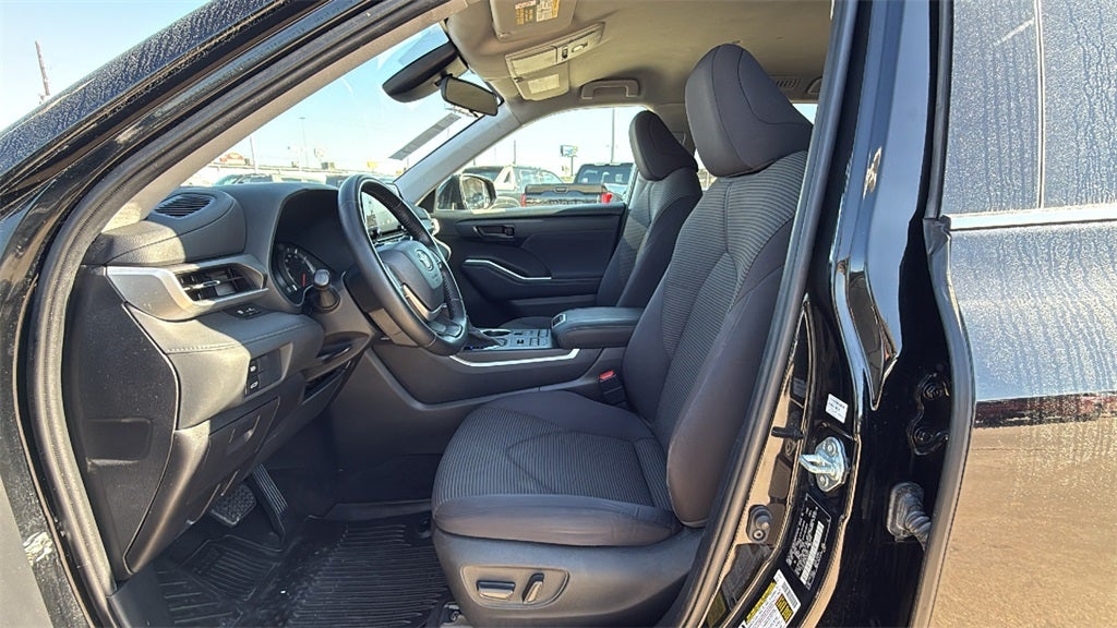 2022 Toyota HIGHLANDER LE