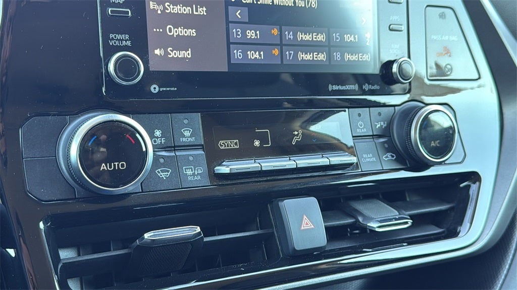 2022 Toyota HIGHLANDER LE