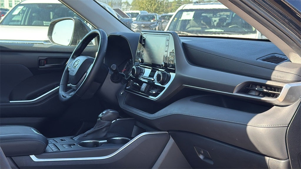 2022 Toyota HIGHLANDER LE