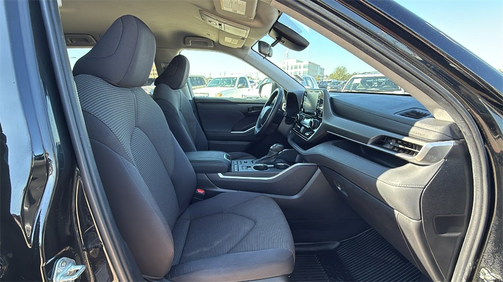 2022 Toyota HIGHLANDER LE