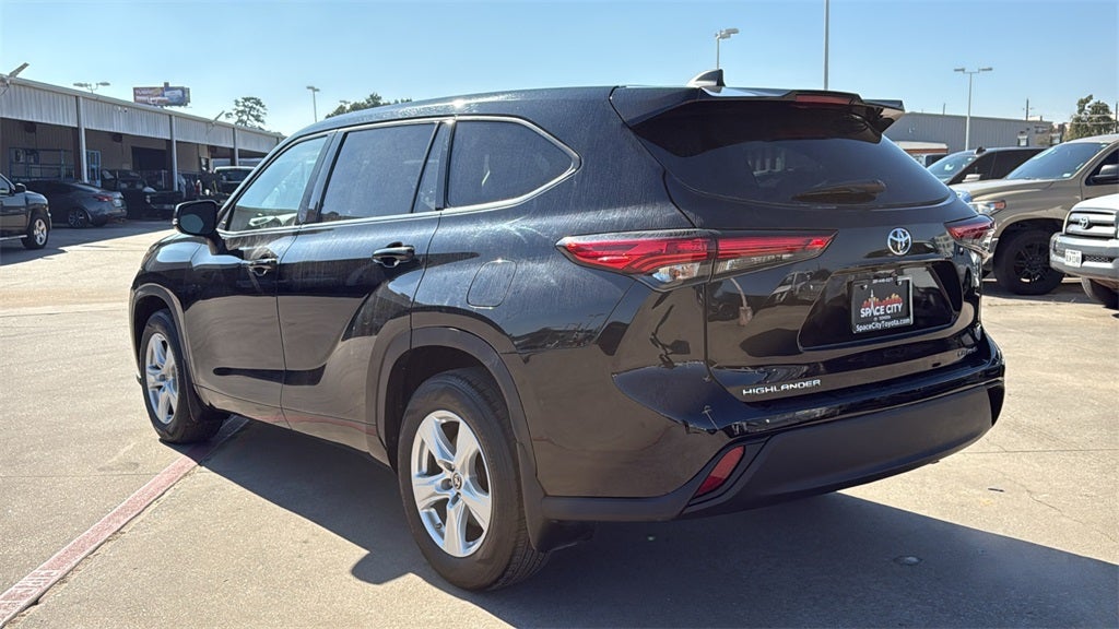 2022 Toyota HIGHLANDER LE