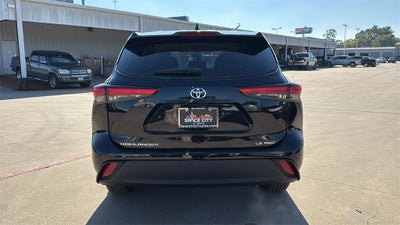 2022 Toyota HIGHLANDER LE