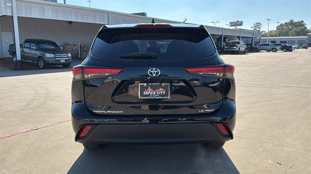 2022 Toyota HIGHLANDER LE