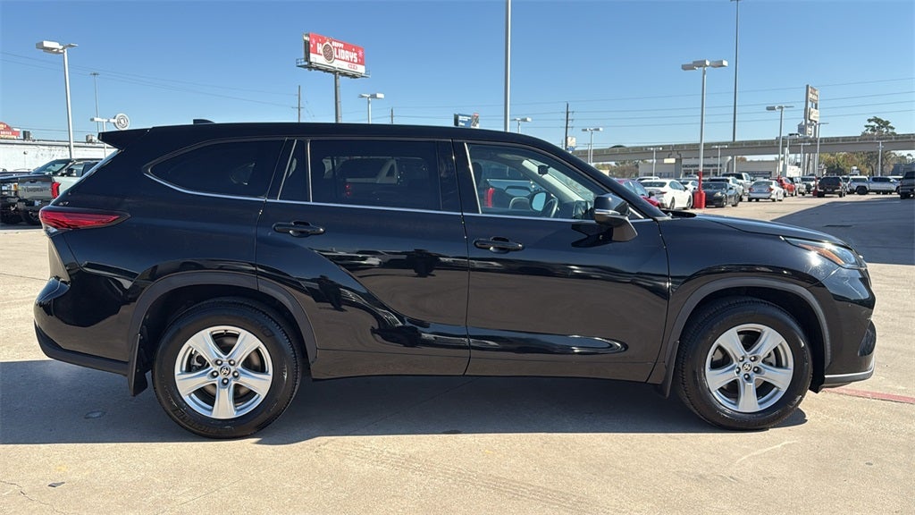 2022 Toyota HIGHLANDER LE