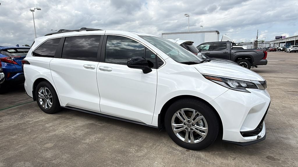 2023 Toyota Sienna XSE 7 Passenger