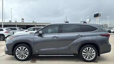 2025 Toyota Highlander Hybrid Platinum