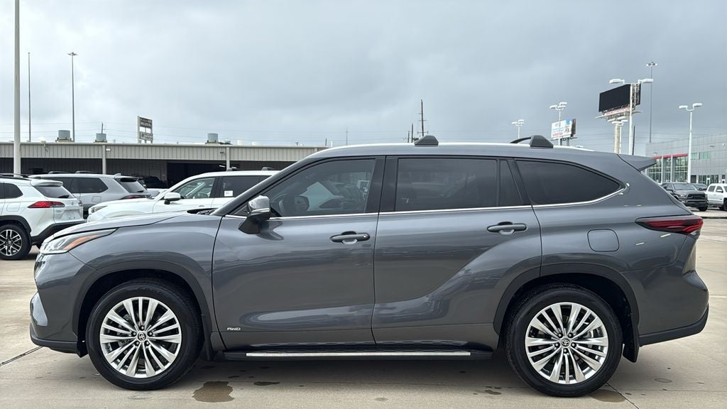 2025 Toyota Highlander Hybrid Platinum