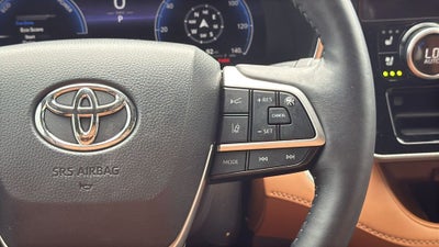 2025 Toyota Highlander Hybrid Platinum
