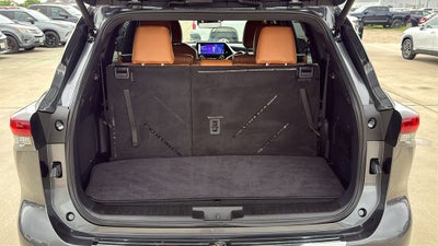 2025 Toyota Highlander Hybrid Platinum