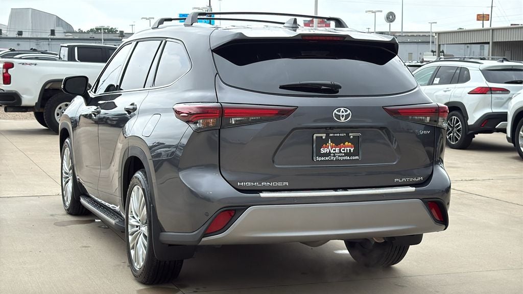 2025 Toyota Highlander Hybrid Platinum