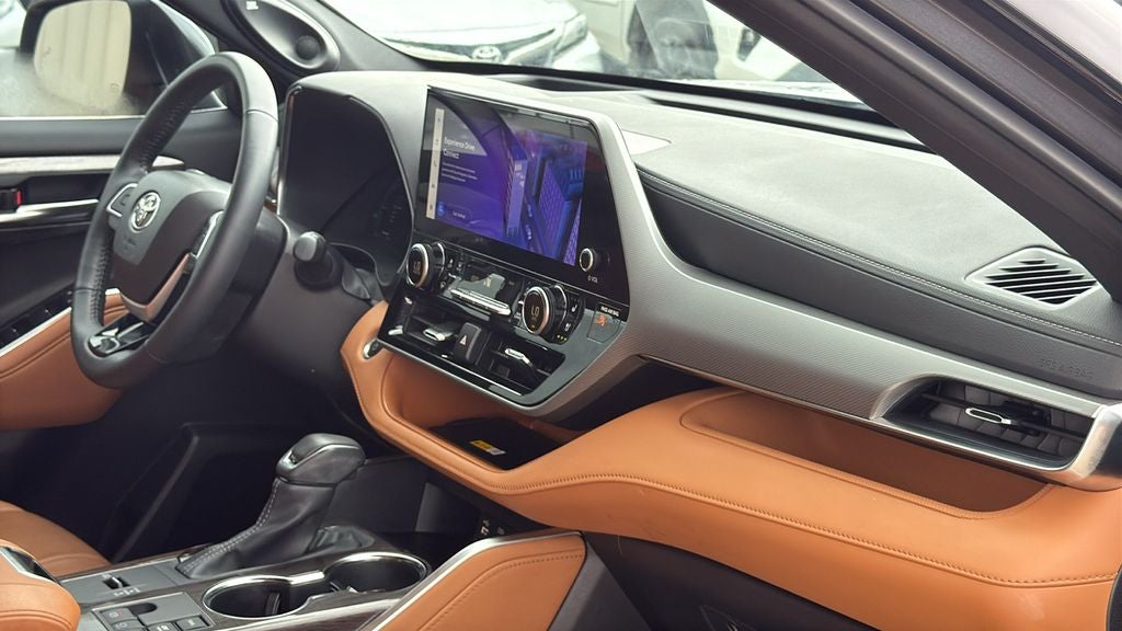 2025 Toyota Highlander Hybrid Platinum